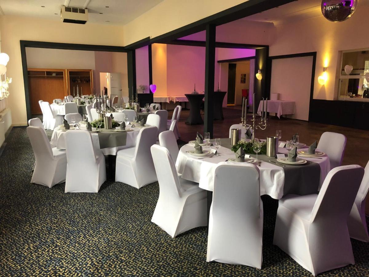 Hotel Ruhrpottfriends Есен Екстериор снимка